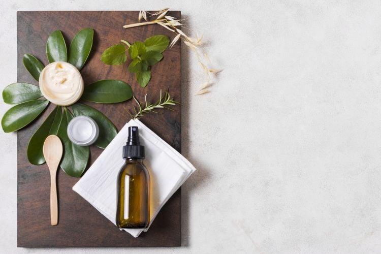 Aromatherapie- Menopauze_freepik_flat-lay-arrangement-zero-waste-products-with-copy-space