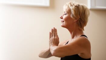 Mindfulness_yinyoga_woman-6304184_1920-2