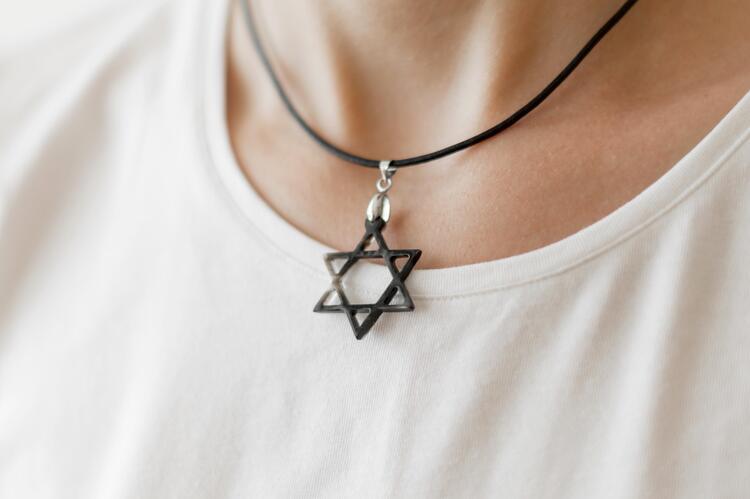 front-view-person-wearing-david-s-star-pendant-1
