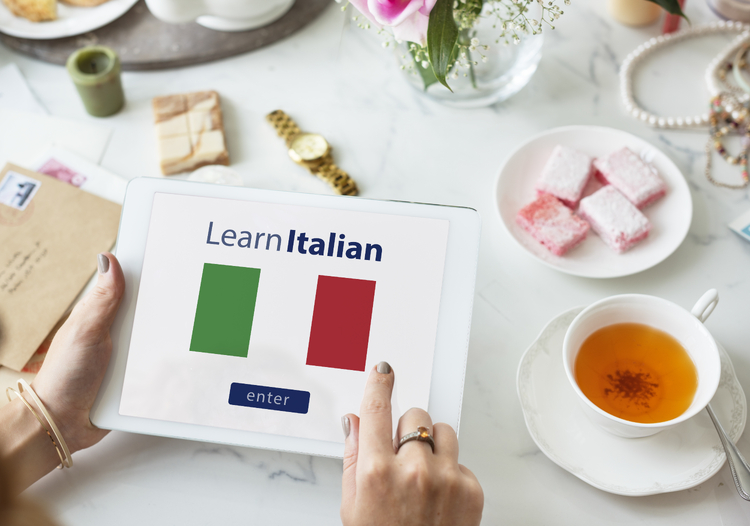 learn-italian-language-online-education-concept-1