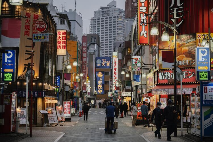 people-walking-japan-street-nighttime-1