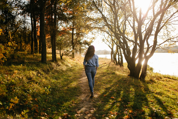 young-couple-love-love-story-autumn-forest-park-1